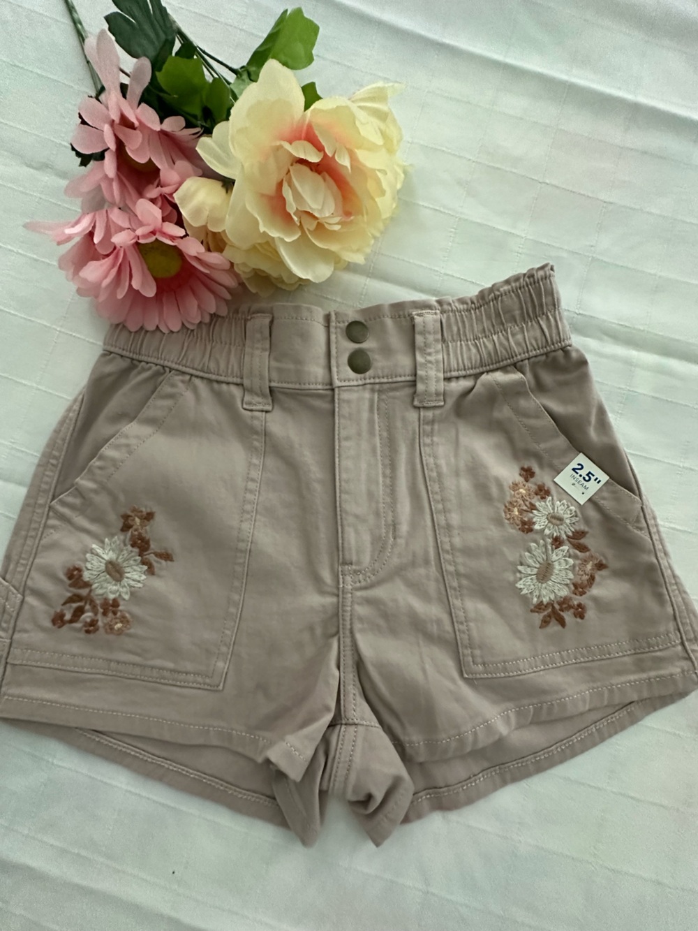 Arizona Jean NWT Floral Embroidered Shorts